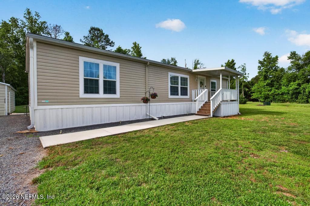 Photo 13 of 44480 SWALLOWFORK Avenue, Callahan, FL 32011