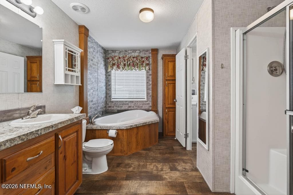 Primary bath — 44480 SWALLOWFORK Avenue, Callahan, FL 32011