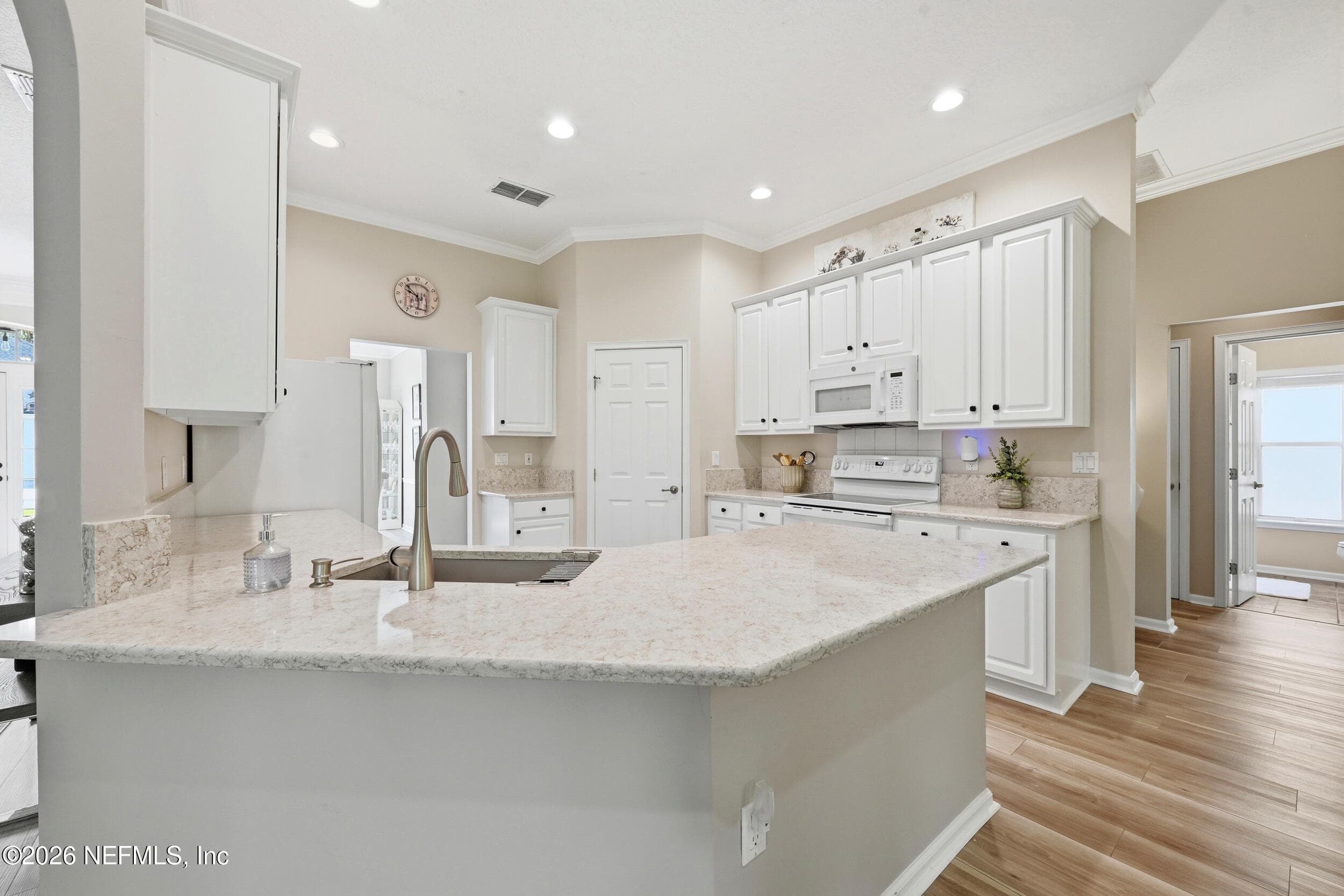 Kitchen opens up to den — 57 SEA WINDS Lane E, Ponte Vedra Beach, FL 32082