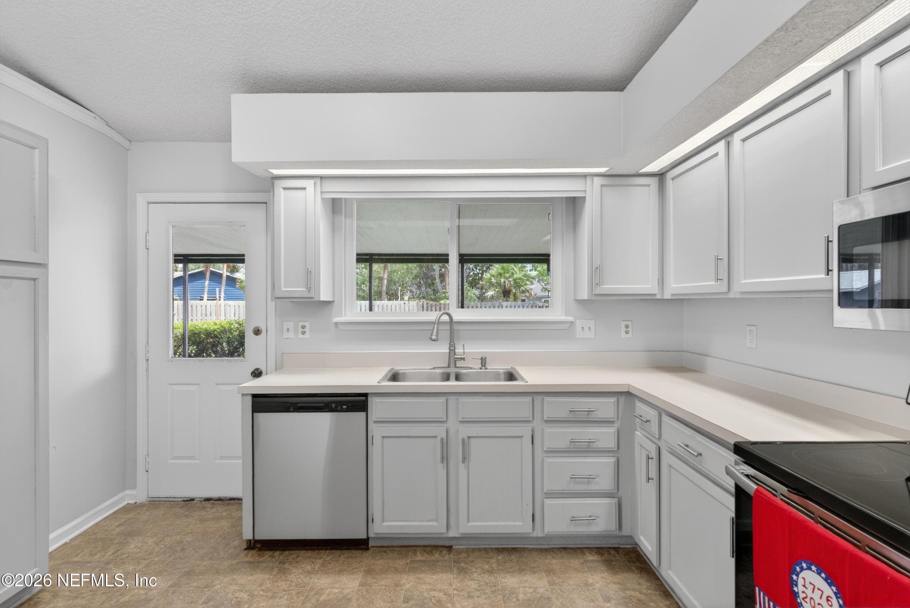 Photo 14 of 622 VALLEY FORGE Road N, Neptune Beach, FL 32266