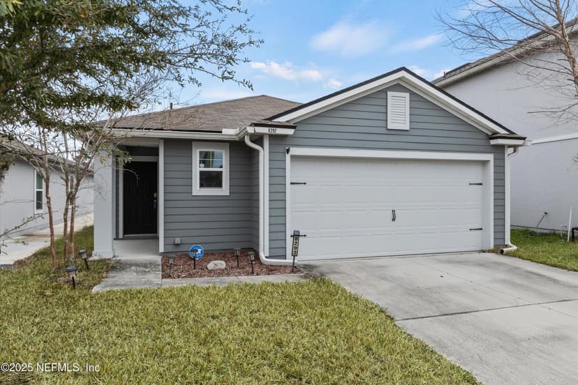 8292 Meadow Walk Lane, Jacksonville, FL 32256