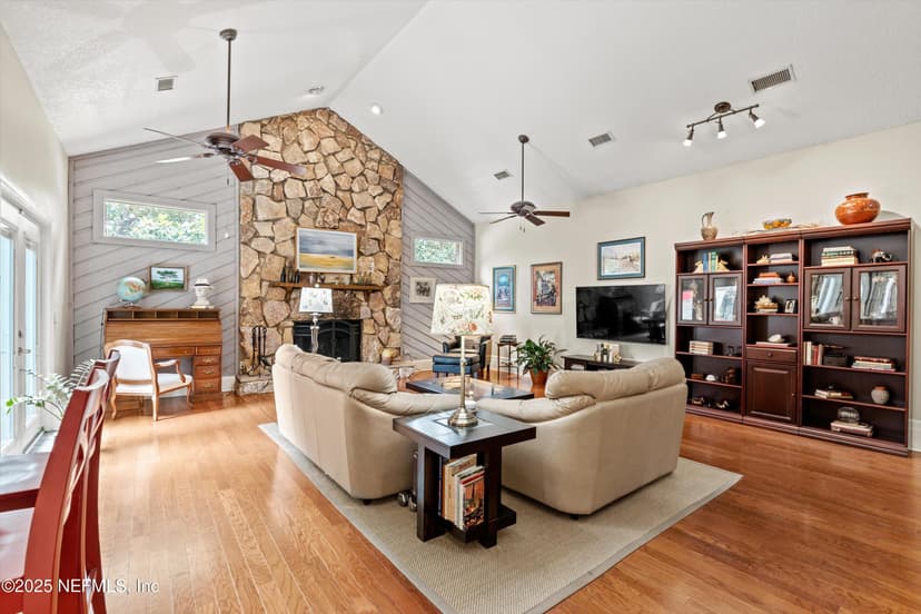 4654 Ortega Farms Circle, Jacksonville, FL 32210