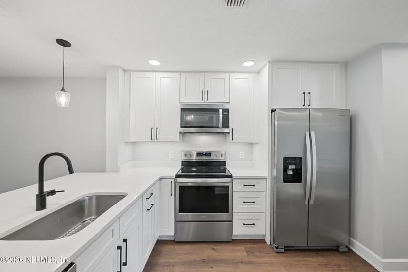 3809 Lavista Circle 210, Jacksonville, FL 32217