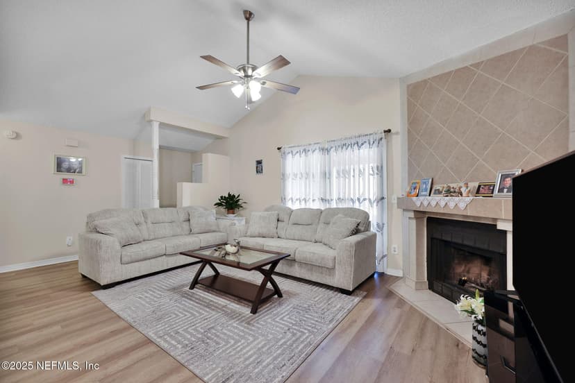 8300 Plaza Gate Lane 1122, Jacksonville, FL 32217