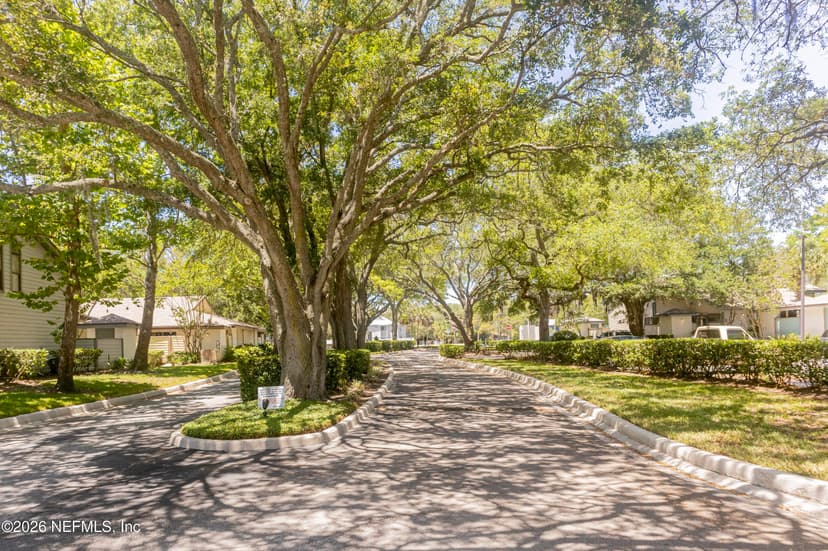 1403 W Defender Court, Jacksonville, FL 32233