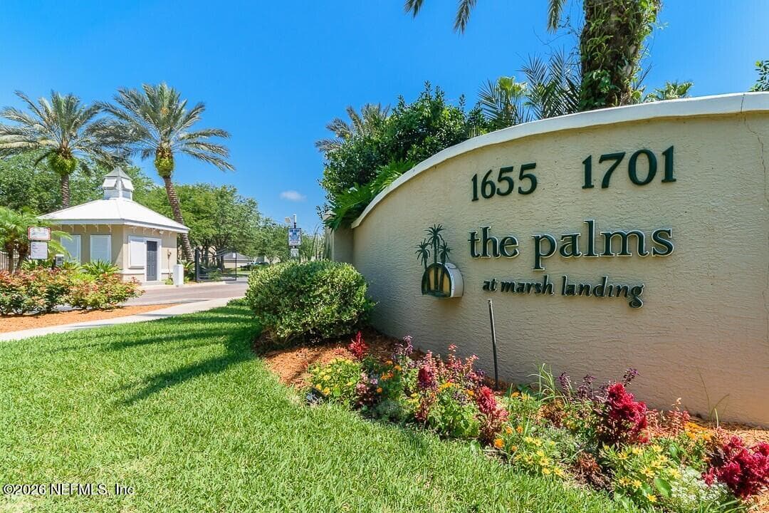 1701 THE GREENS Way 332, Jacksonville Beach, FL 32250