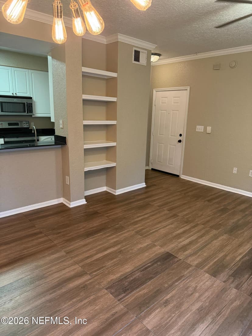 8539 Gate Parkway W 424, Jacksonville, FL 32216