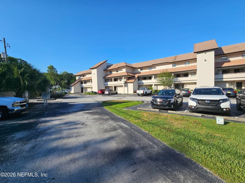 1307 River Hills Circle E 14, Jacksonville, FL 32211