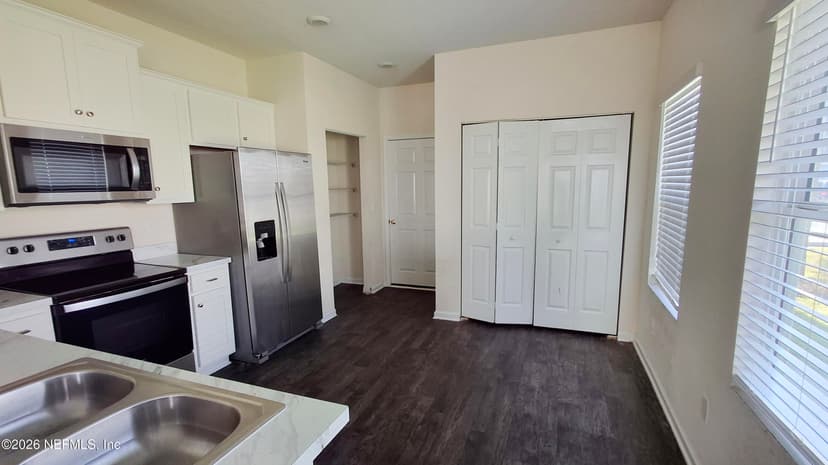 878 Capitol Parkway, Jacksonville, FL 32218