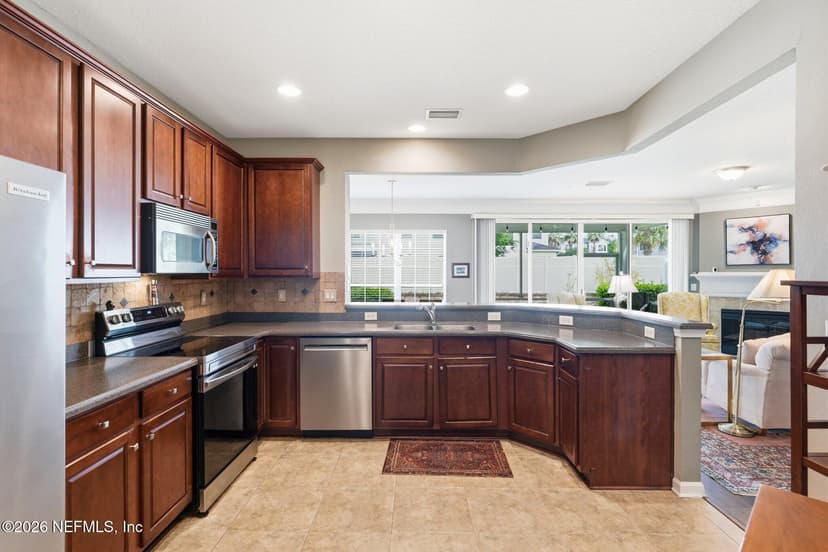 4050 Lionheart Dr Drive, Jacksonville, FL 32216