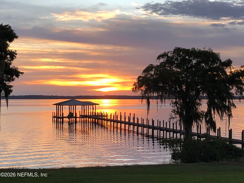 1 Magnolia Avenue, Crescent City, FL 32112