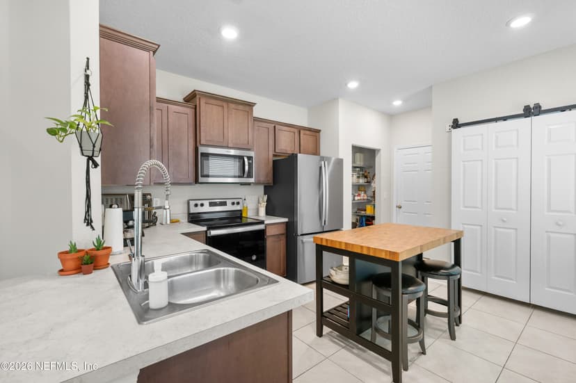 893 Capitol Parkway, Jacksonville, FL 32218