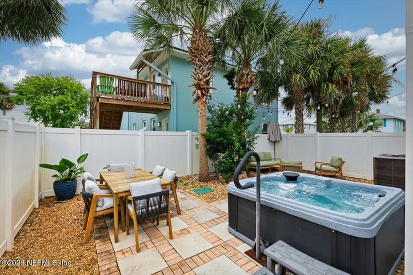 784 2nd Street N, Jacksonville Beach, FL 32250