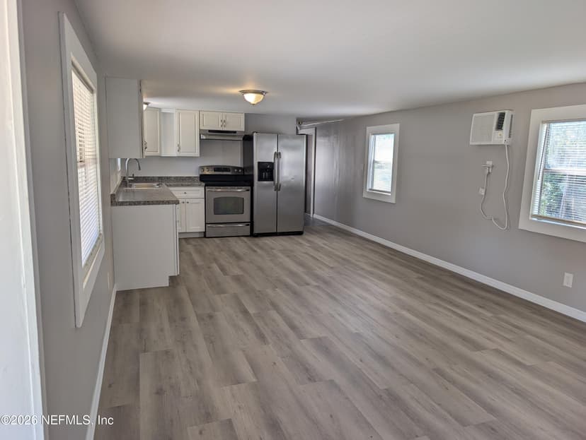 203 6th Way, Interlachen, FL 32148